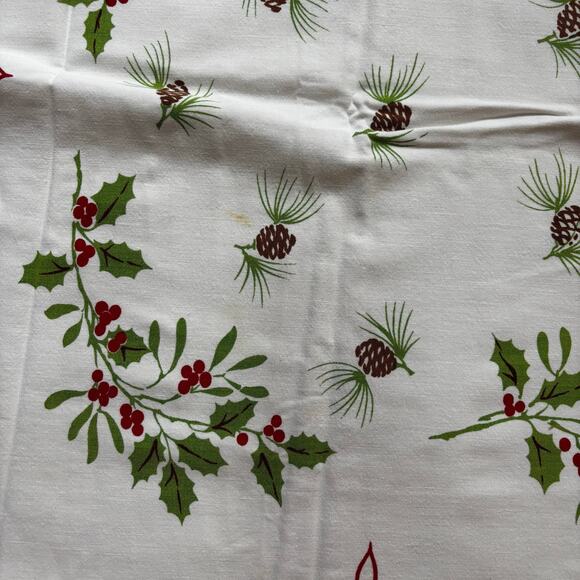 Vintage Christmas tablecloth printed cotton festive red candles & greenery - Picture 5 of 6